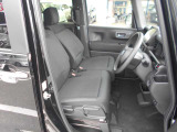運転席はシートの高さを調節できます!また前席はシートヒーターがついています♪