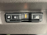 【ETC】有料道路を利用する際に料金所で停止することなく通過できる、ETC車載器(ノンストップ自動料金収受システム機器)が装備されています。セットアップを行うことで利用可能になります。