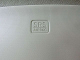 カーテンエアバックもついています。