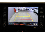 後方の死角を軽減し、狭い場所での切替しや駐車もしやすくなるバックモニターを装備しています。
