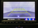 バックでの車庫入れも安心です! リアカメラが付いているバックモニター付のナビを装備しております。操作線もついており距離感も画面から確認できます。