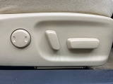 【パワーシート】スイッチ一つで簡単にシートの微調整が可能!電動だから力もいりません!快適なシートポジションにセットして、快適なドライブをお楽しみください。