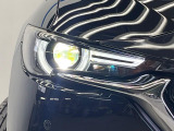 【LEDヘッドライト】悪天候や夜間走行時も良好な視界を確保し安心して運転できる高輝度LEDヘッドライトを装備!点灯速度が早く、消費電力も抑えられています。