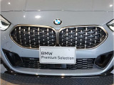 【キドニーグリル】BMWは約90年もの間、ほぼ全ての車両にひと目でBMWだと分かるこの特徴的なフロントグリルが備えられ、デザイン・アイコンとして親しまれてきました。