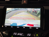 【バックカメラ】駐車時に後方がリアルタイム映像で確認できます。大型商業施設や立体駐車場での駐車時や、夜間のバック時に大活躍!運転スキルに関わらず、今や必須となった装備のひとつです!