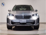 【キドニーグリル】BMWは約90年もの間、ほぼ全ての車両にひと目でBMWだと分かるこの特徴的なフロントグリルが備えられ、デザイン・アイコンとして親しまれてきました。