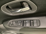 パワーウインドウは運転席でドア4枚とも上下の操作ができるようになっています。子供さんが勝手に操作できないようにロックすることも可能です。