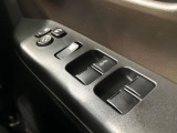 【電動格納ミラー】サイドミラーは電動格納式となっており、狭い駐車場でもキズがつくリスクを抑えられます。