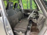 運転席シート廻りは使用感も少なく、良好な状態となっています。丁寧に使われていたことがよくわかりますね。