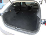 ★リヤシートの背もたれを倒しますと大きなスペースが確保出来ます。