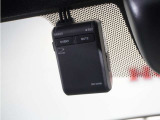 ◆ドライブレコーダー◆映像・音声などを記録する自動車用の装置です。 もしもの事故の際の記録はもちろん、旅行の際の思い出としてドライブの映像を楽しむことができます。