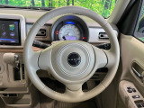 【純正革巻きステアリング】上質な革を使用することで、手にしっかり馴染みとても運転しやすいハンドルです♪