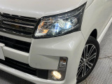 【LEDヘッドライト】悪天候や夜間走行時も良好な視界を確保し安心して運転できる高輝度LEDヘッドライトを装備!点灯速度が早く、消費電力も抑えられています。