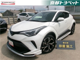 こちらの車両はご成約後に当社指定の新品タイヤ4本に交換いたします。 ホワイトパールのC-HRハイブリッド入荷しました。