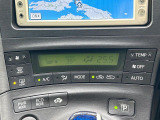 【オートエアコン】一度お好みの温度に設定すれば、車内の温度を検知し風量や温度を自動で調整。暑い…寒い…と何度もスイッチ操作をする必要はありません。快適な車内空間には必須の機能ですね♪
