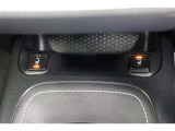 シートヒーターは、エアコンで車内を温めるよりも早くシートが温まるので、寒い季節も快適になります。