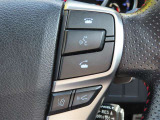 ブルートゥースに接続すれば、運転中に電話がかかってきてしまった場合もハンドルから電話を取ることができます♪とても便利な機能です。