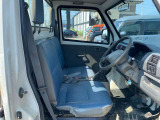 エンジンルームも綺麗に洗浄してから納車致します。普段あまり見ることが無い箇所だからこそ綺麗だと感動しますよね(*´▽`*)