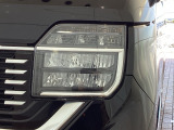 LEDヘッドライトは、点灯の瞬間から最大光量を発揮し、突然暗くなるトンネルなどでの安定感を高めます。