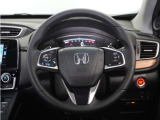 【Honda SENSING】 カメラ等装置で精度の高い検知能力を発揮、安全運転を支援します。ステアリング上のコントローラーに注目!