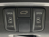 【両側パワースライドドア】スマートキーや運転席のスイッチで後席両側スライドドアの開閉が可能♪電動だから力を入れてドアを開ける必要が無く、小さなお子様でも簡単に開け閉めでき快適です♪