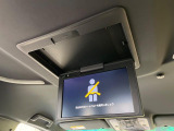 【12.8型フリップダウン】大画面モニターで後席でもエンタメをお楽しみいただけます。家族や友人とお出かけする機会が多い方に大人気です♪