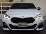 輸入車正規ディーラー店であるのはもちろんのこと、BMW保険代理店でもございます。セールスコンサルタントは保険の有資格者です。自動車保険のご相談もお任せ下さい。