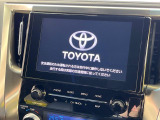 【メーカー純正ナビ】インテリアに溶け込むスタイリッシュな「専用設計」メーカーナビを装備♪視認性や操作性など基本性能にも優れ、より上質なカーライフをお楽しみいただけます。