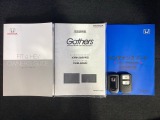 スマートキーは鍵をバッグに入れたままでもドアロックの開閉やエンジンのON・OFFができます。夜間や雨の日も鍵を探さなくて良いので便利です。