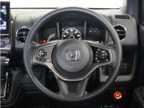 【Honda SENSING】 カメラ等装置で精度の高い検知能力を発揮、安全運転を支援します。ステアリング上のコントローラーに注目!