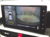 バックガイドモニターで、後方を確認しながら安心して駐車することができます。運転初心者も熟練者も必須の機能ですよ!