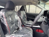 運転席まわりには十分なスペースがあり、大柄な方でもゆったり運転していただける環境です。
