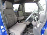 運転席の高さを変更できるので、体格に合わせた位置で運転できます!