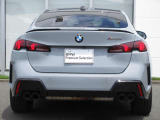 L字型の特徴的なテールランプが、後のドライバーへBMWを印象付けます。