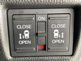【両側パワースライドドア】スマートキーや運転席のスイッチで後席両側スライドドアの開閉が可能♪電動だから力を入れてドアを開ける必要が無く、小さなお子様でも簡単に開け閉めでき快適です♪