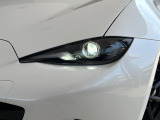 【LEDヘッドライト】悪天候や夜間走行時も良好な視界を確保し安心して運転できる高輝度LEDヘッドライトを装備!点灯速度が早く、消費電力も抑えられています。