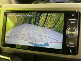 【バックカメラ】駐車時に後方がリアルタイム映像で確認できます。大型商業施設や立体駐車場での駐車時や、夜間のバック時に大活躍!運転スキルに関わらず、今や必須となった装備のひとつです!