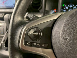 【ステアリングリモコン】ステアリングにオーディオ調節可能なスイッチが装備されていますので運転中でも視線をそらさずにオーディオの調節が可能です!