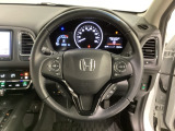 ハンドルにHondaセンシング系のクルーズコントロールやレーンキープアシストなどのスイッチと、オーディオの操作スイッチが装備されています!。ハンドルから手を離さず安全に操作できます!。