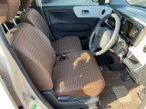 運転席まわりです。実際に座ってみて、乗り心地を体験してみてください,視界も良好です
