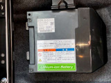 減速時の回生エネルギーを利用して発電したエネルギーを蓄え、オーディオやエアコン、ヘッドライトなどに使う事で、エンジンの負担を減らす「Sエネチャージ」搭載車両です。