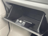 【グローブBOX】車検証ケースも充分入れられます!