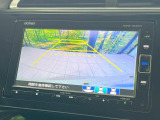 【バックカメラ】駐車時に後方がリアルタイム映像で確認できます。大型商業施設や立体駐車場での駐車時や、夜間のバック時に大活躍!運転スキルに関わらず、今や必須となった装備のひとつです!
