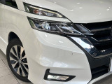 【LEDヘッドライト】悪天候や夜間走行時も良好な視界を確保し安心して運転できる高輝度LEDヘッドライトを装備!点灯速度が早く、消費電力も抑えられています。