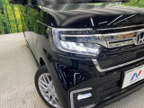 【LEDヘッドライト】悪天候や夜間走行時も良好な視界を確保し安心して運転できる高輝度LEDヘッドライトを装備!点灯速度が早く、消費電力も抑えられています。