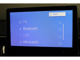 Bluetoothオーディオ対応しています。スマートフォンなどをカーオーディオへ無線で接続し、お気に入りの音楽を再生可能。