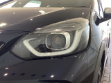 LEDヘッドライトは、点灯の瞬間から最大光量を発揮し、突然暗くなるトンネルなどでの安定感を高めます。