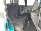 スライドドアなら狭い駐車場でもドアをぶつける心配がありません。ステップが低く乗り降りもしやすいです。