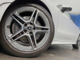●アルミホイール:輸入車ならではの卓越した走りを支えるホイールと足回りです!日本車の走りに慣れている方にもぜひ体感して頂きたいほど、高いレベルでまとまっています!