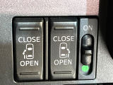 【両側パワースライドドア】スマートキーや運転席のスイッチで後席両側スライドドアの開閉が可能♪電動だから力を入れてドアを開ける必要が無く、小さなお子様でも簡単に開け閉めでき快適です♪